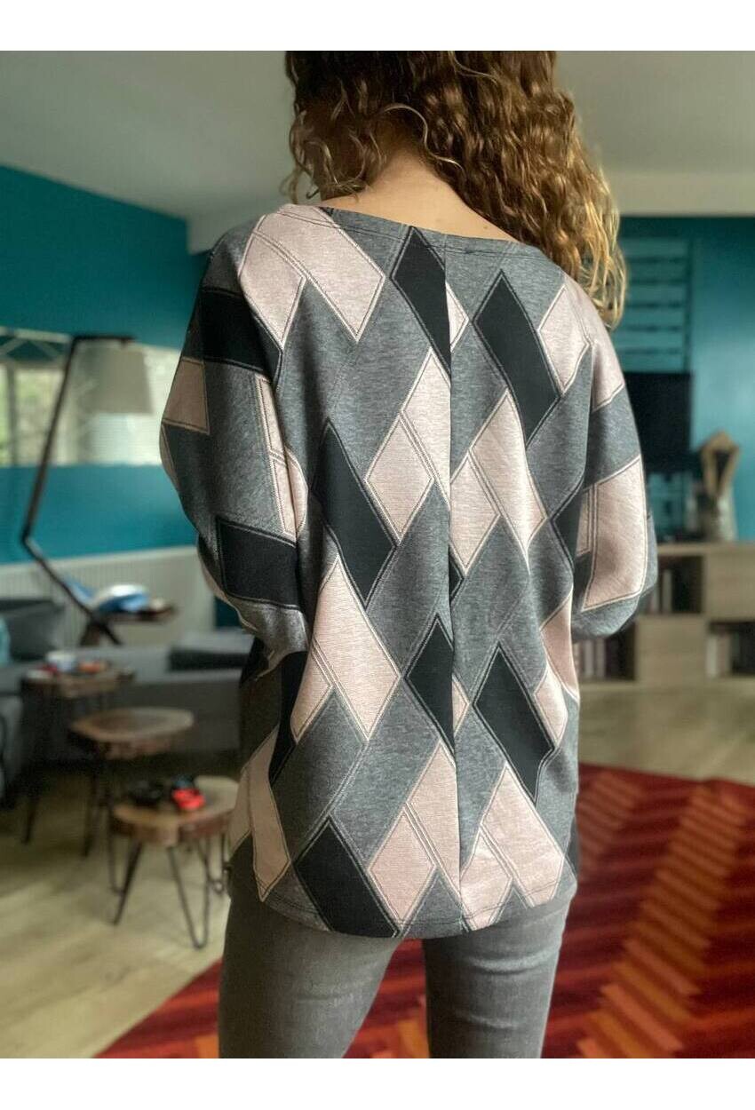Kadın Bej V Yaka Baklava Desen Color Block Yarasa Kol Kazak BST3342