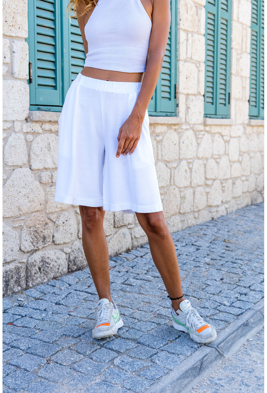 Womens White Double Leg Soft Textured Pocket Shorts Bst3262