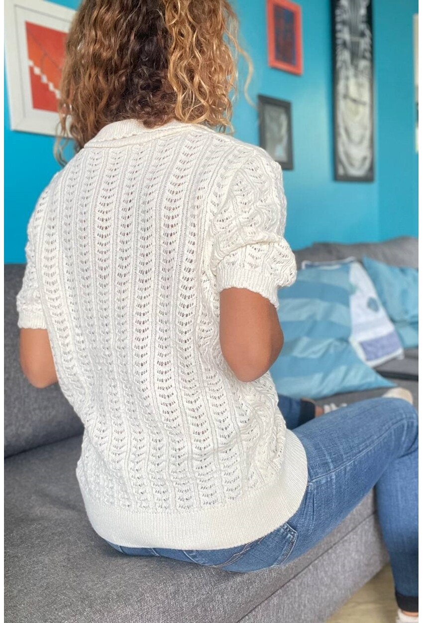 Kadın Ekru Kendinden Dokulu Ajurlu Dökümlü Polo Yaka Kazak Wh4