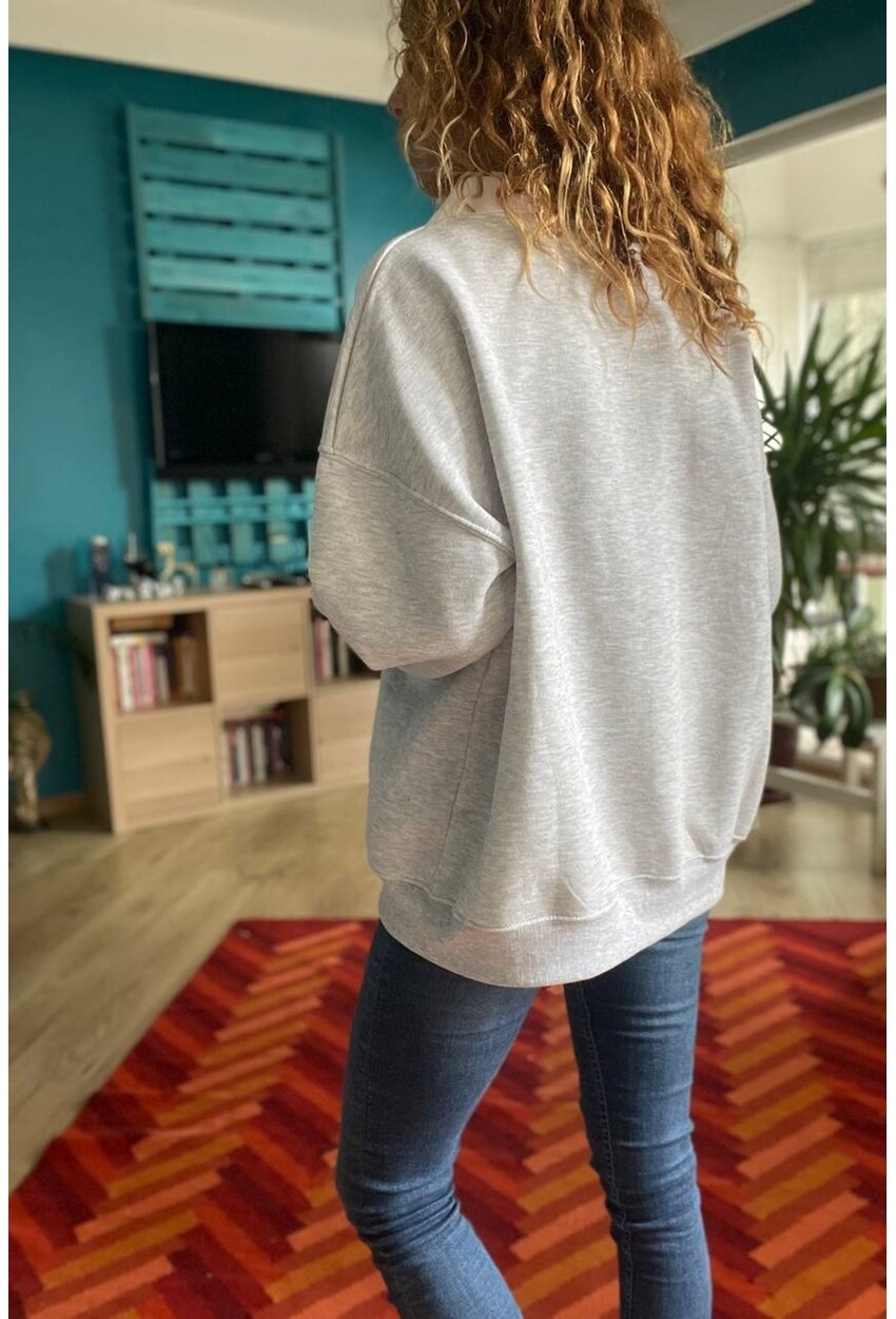 Kadın Gri Baskılı Yakalı Üç İplik Oversize Sweatshirt Son4