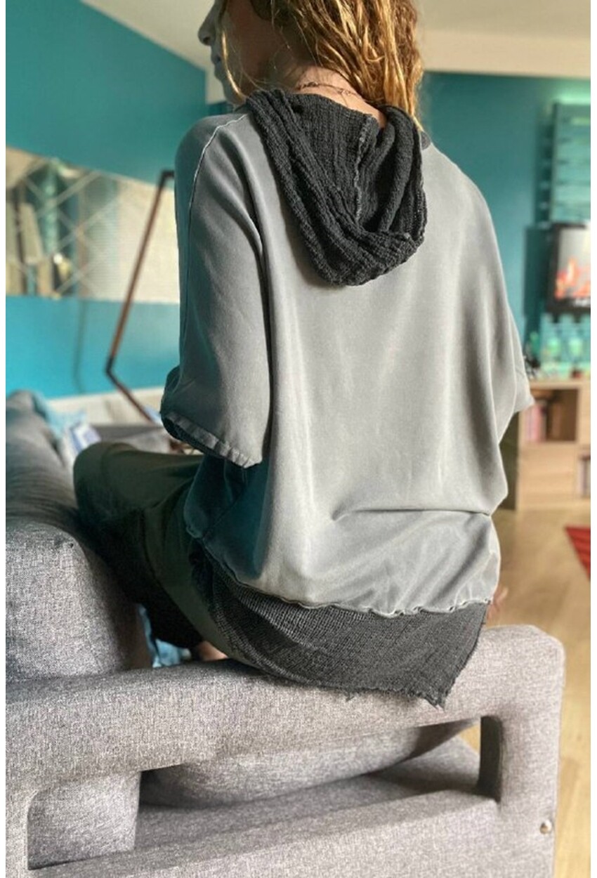 Kadın Gri Yıkamalı File Detaylı Asimetrik Kesim Kapüşonlu Oversize Salaş Sweatshirt Rsd3060
