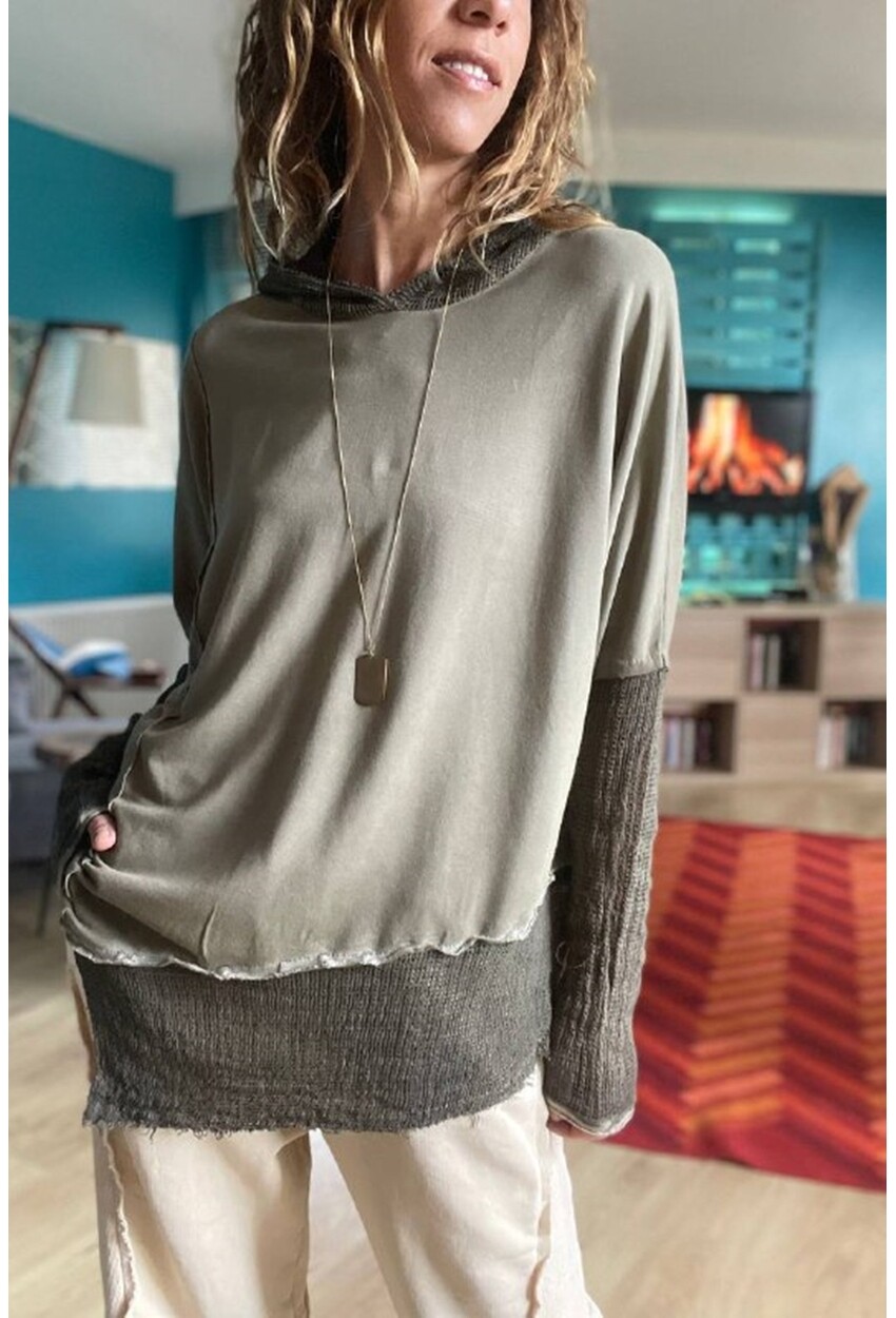Kadın Haki Yıkamalı File Detaylı Asimetrik Kesim Kapüşonlu Oversize Salaş Sweatshirt Rsd3060