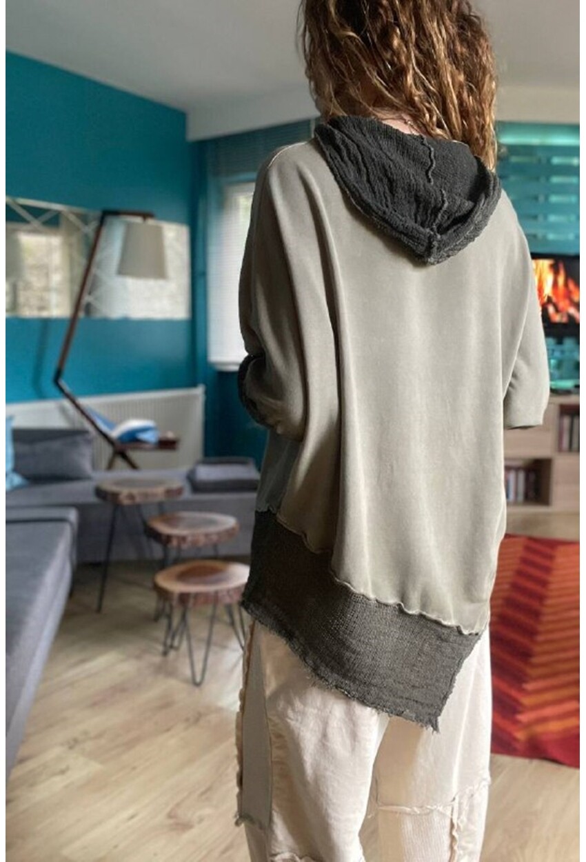 Kadın Haki Yıkamalı File Detaylı Asimetrik Kesim Kapüşonlu Oversize Salaş Sweatshirt Rsd3060