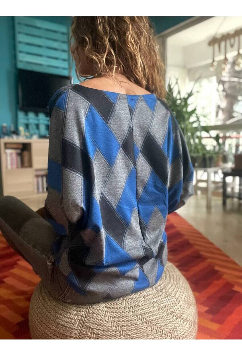 Kadın Mavi V Yaka Baklava Desen Color Block Yarasa Kol Kazak BST3342