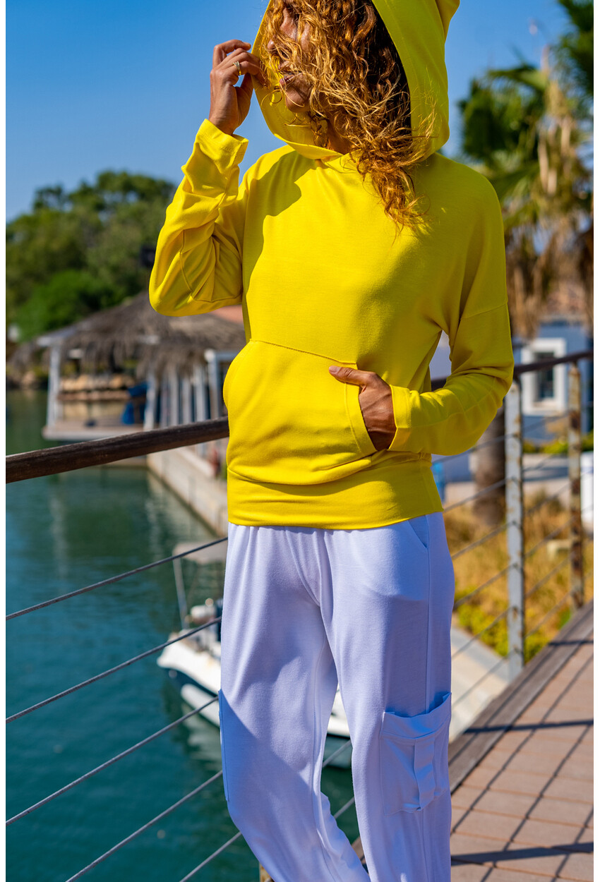 Kadın Sarı Kanguru Cepli Kapüşonlu Sırtı Baskılı Yumuşak Dokulu Sweatshirt BST3171