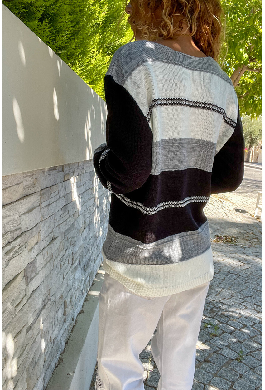 Kadın Siyah-Beyaz V Yaka Color Block Salaş Kazak Cck1705
