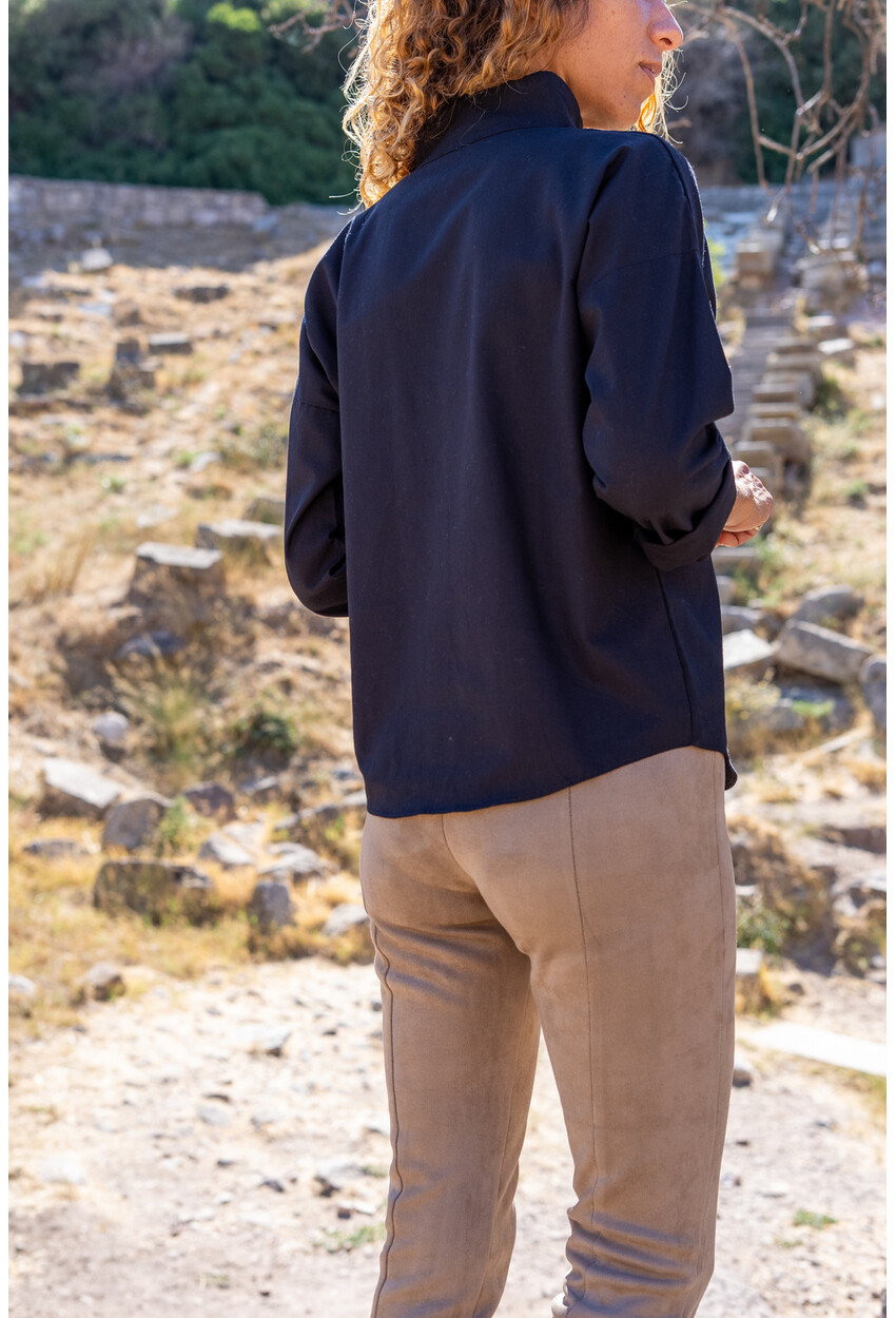 Kadın Siyah Boynu Düğme Detaylı Keten Bluz Bst3279