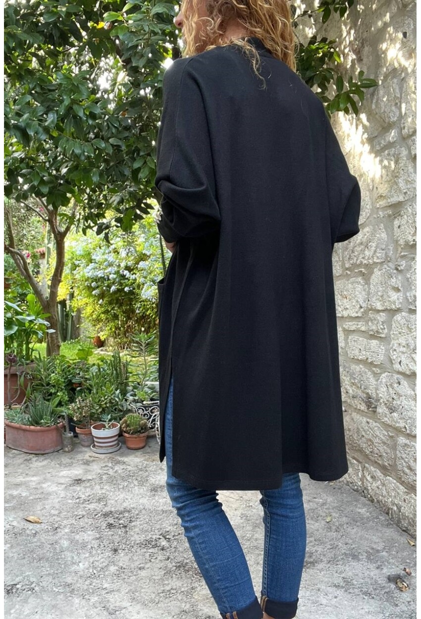 Kadın Siyah Düğme Detaylı Yırtmaçlı Yumuşak Dokulu Uzun Hırka Bst3442