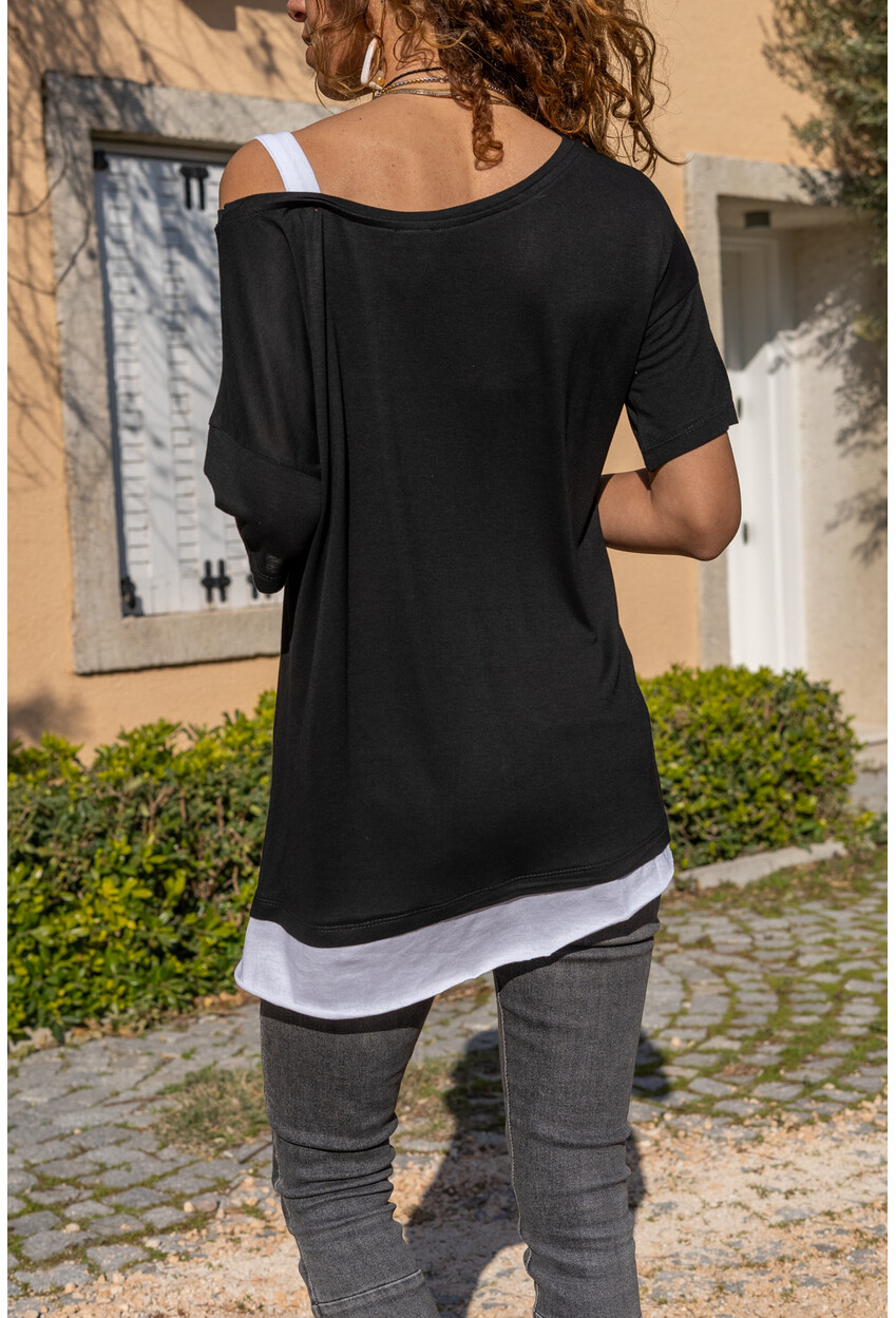 Kadın Siyah Omzu Bantlı Asimetrik Salaş T-Shirt CCK9085