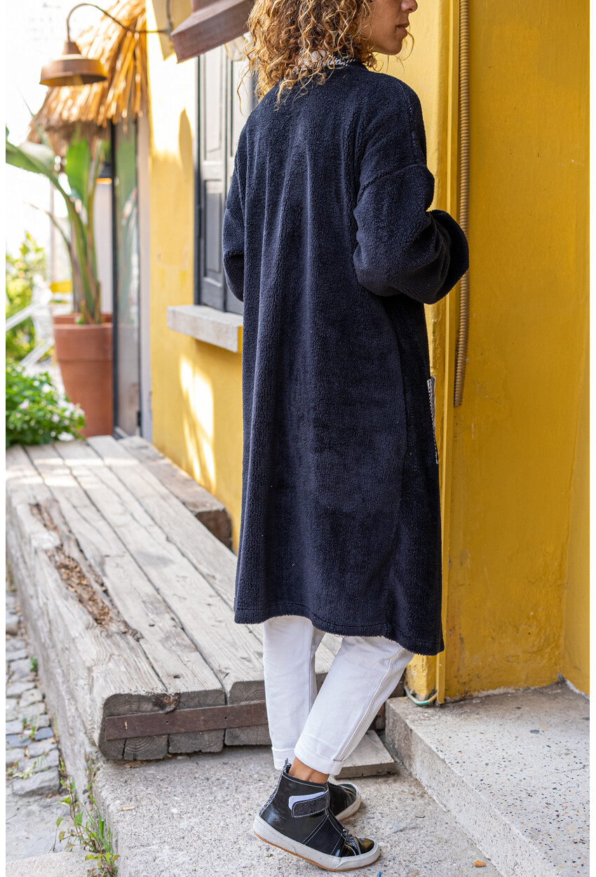 Womens Black Plush Long Loose Pocket Garnished Jacket GK-BST3177