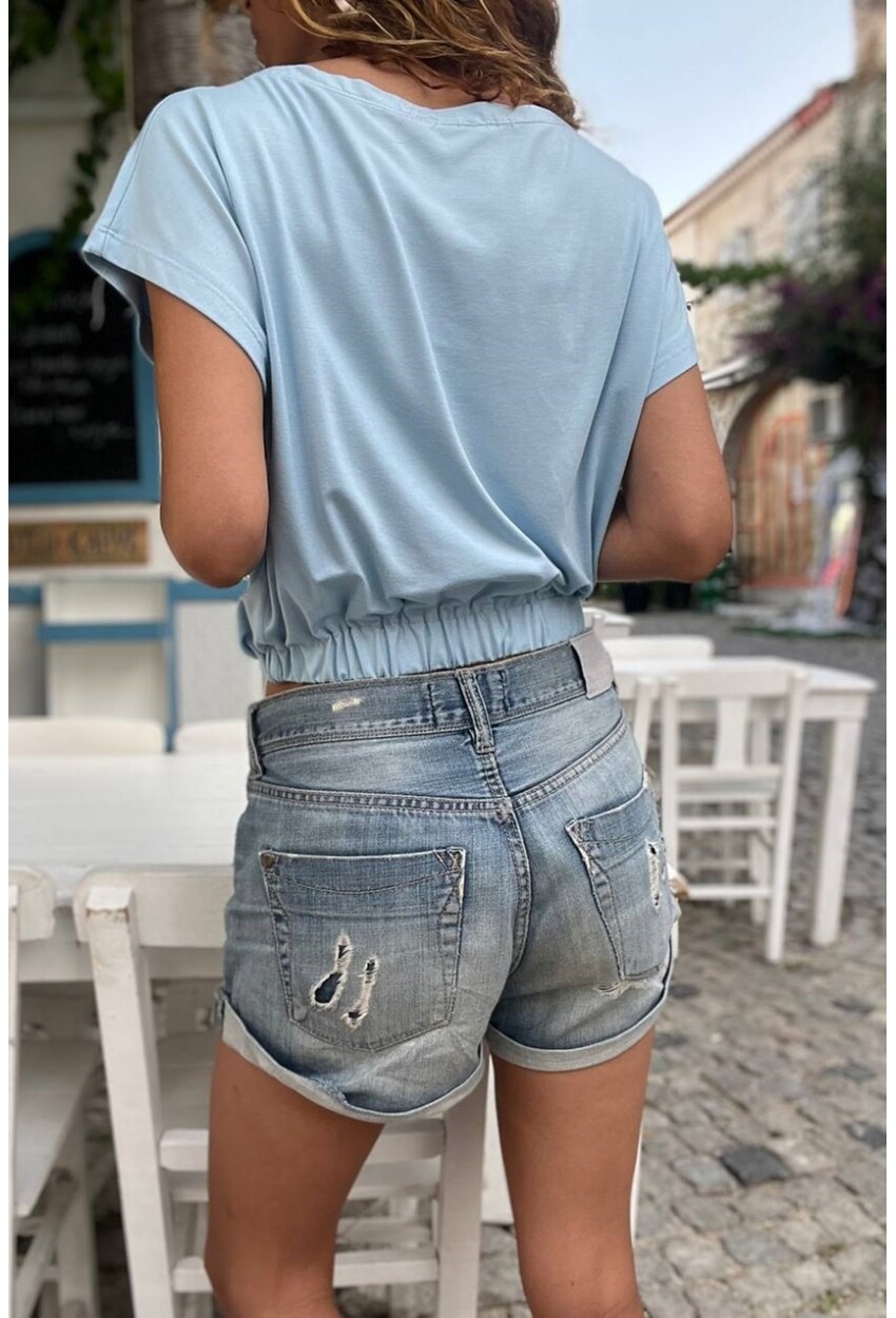 Kadın Açık Mavi Geniş Yaka Eteği Lastikli Tek Cep Crop Bluz BST3624
