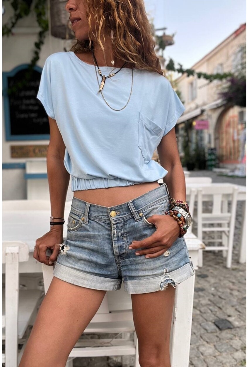 Kadın Açık Mavi Geniş Yaka Eteği Lastikli Tek Cep Crop Bluz BST3624