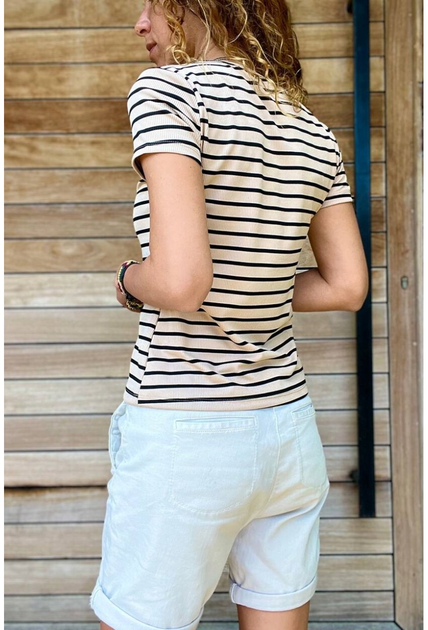 Kadın Bej Yarım Patlı Kendinden Desenli T-Shirt BST700-3597