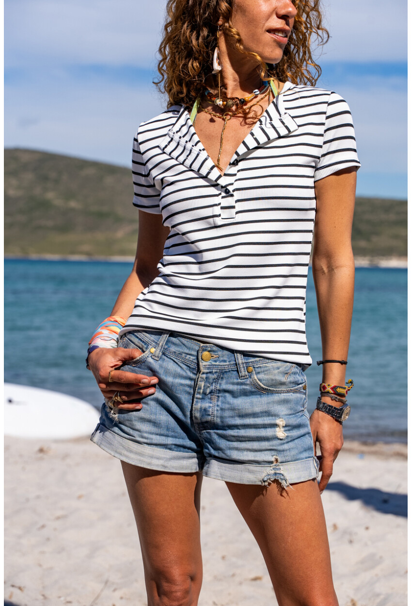 Kadın Beyaz Yarım Patlı Kendinden Desenli T-Shirt BST700-3597