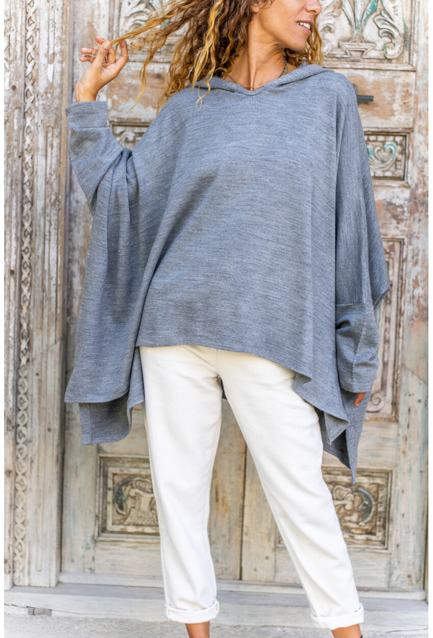 Kadın Gri Kapüşonlu Oversize Asimetrik Kesim Panço Kazak Bst3490