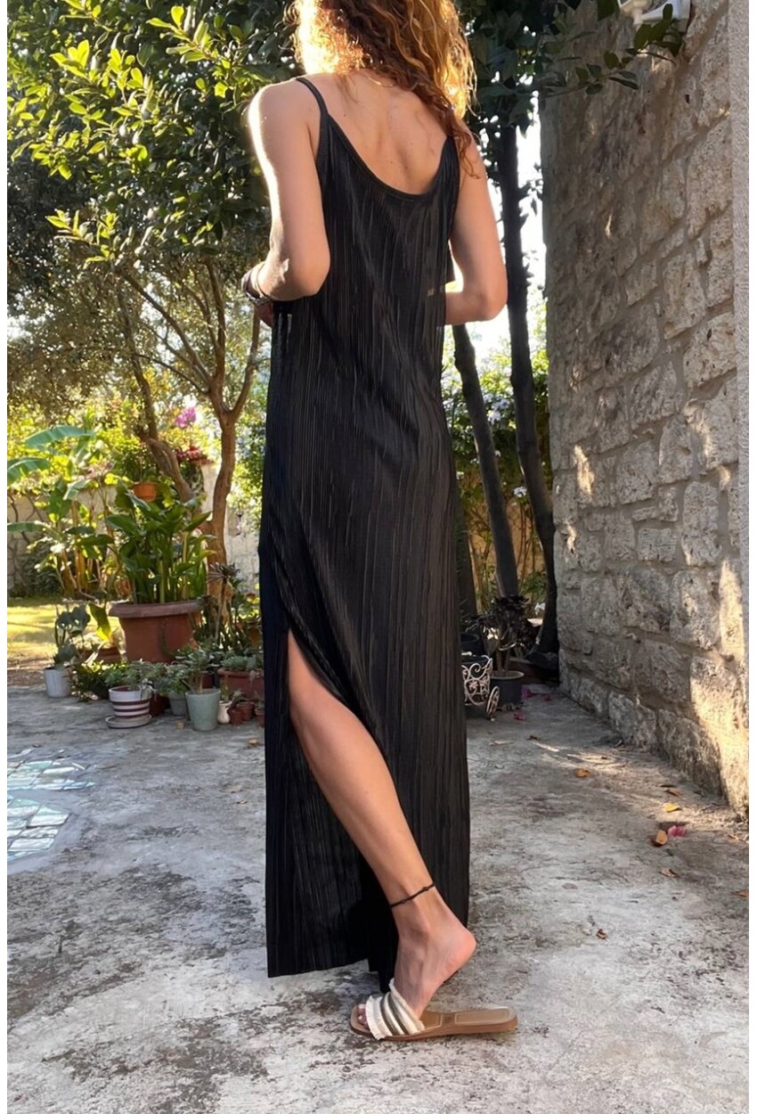 Kadın Siyah Askılı Yanı Yırtmaçlı Pliseli Uzun Elbise BST700-3609
