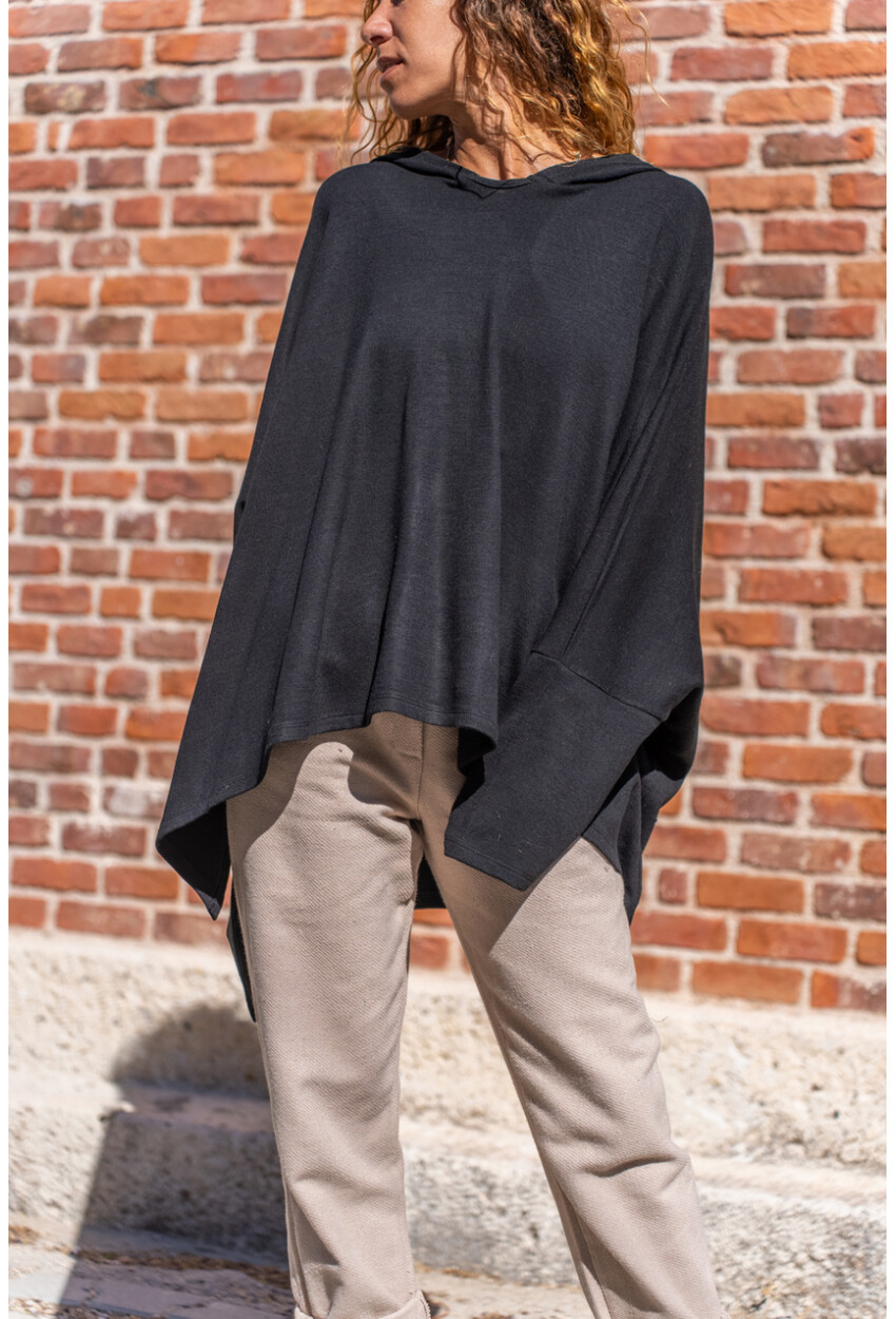 Kadın Siyah Kapüşonlu Oversize Asimetrik Kesim Panço Kazak Bst3490