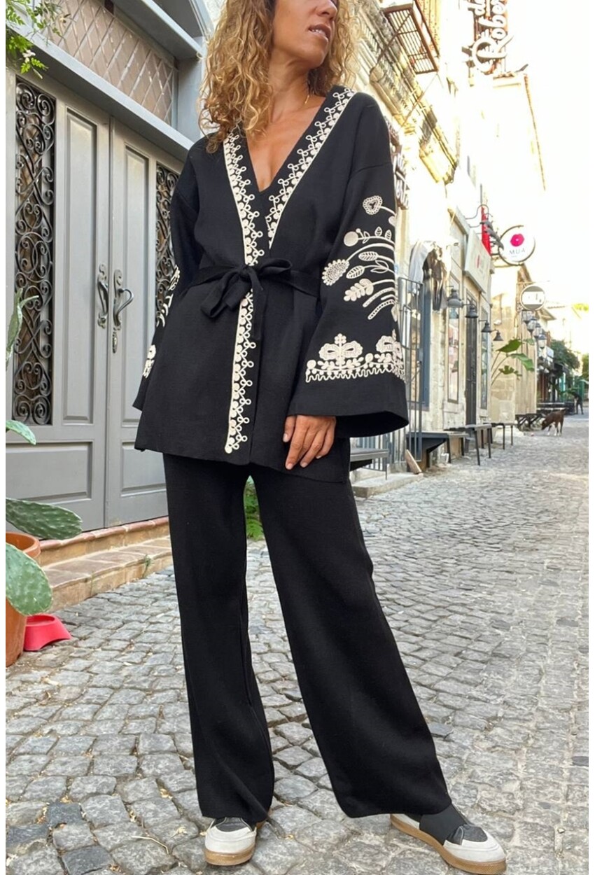 Kadın Siyah Nakışlı Kuşaklı Salaş Kimono Pantolon Takım CP-M7057