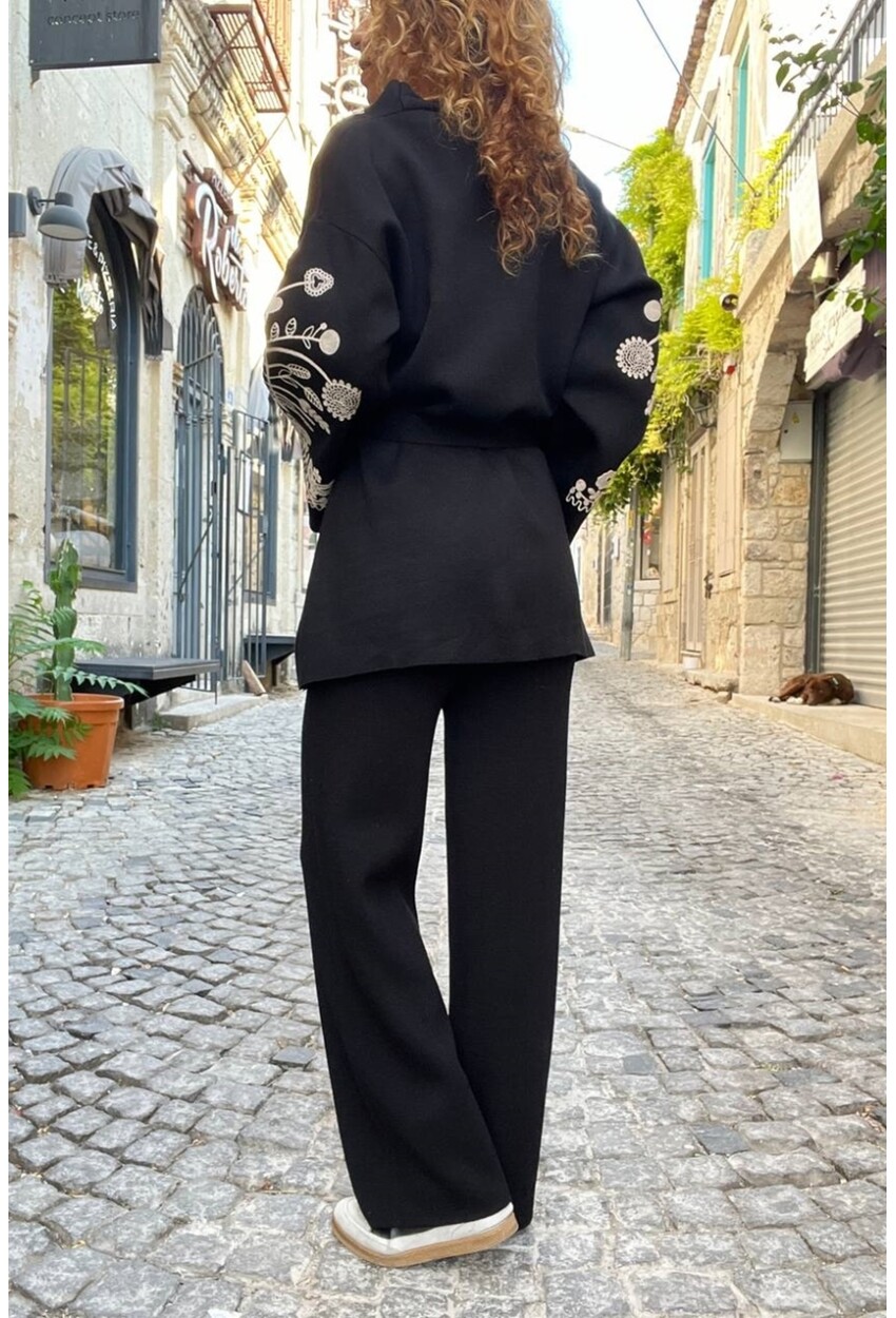 Kadın Siyah Nakışlı Kuşaklı Salaş Kimono Pantolon Takım CP-M7057