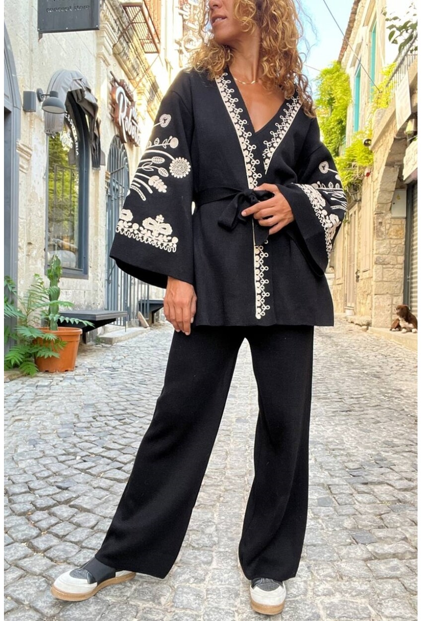 Kadın Siyah Nakışlı Kuşaklı Salaş Kimono Pantolon Takım CP-M7057