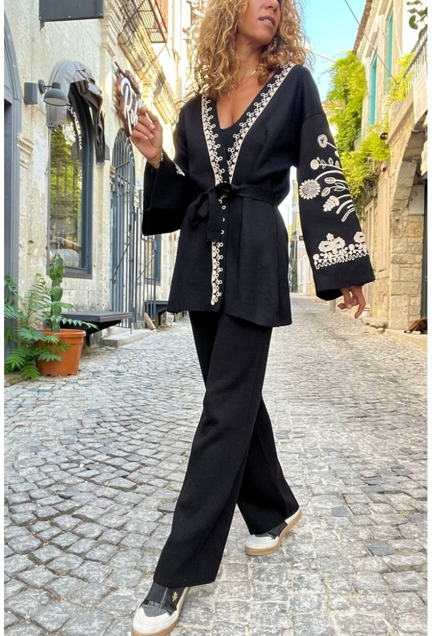 Kadın Siyah Nakışlı Kuşaklı Salaş Kimono Pantolon Takım CP-M7057
