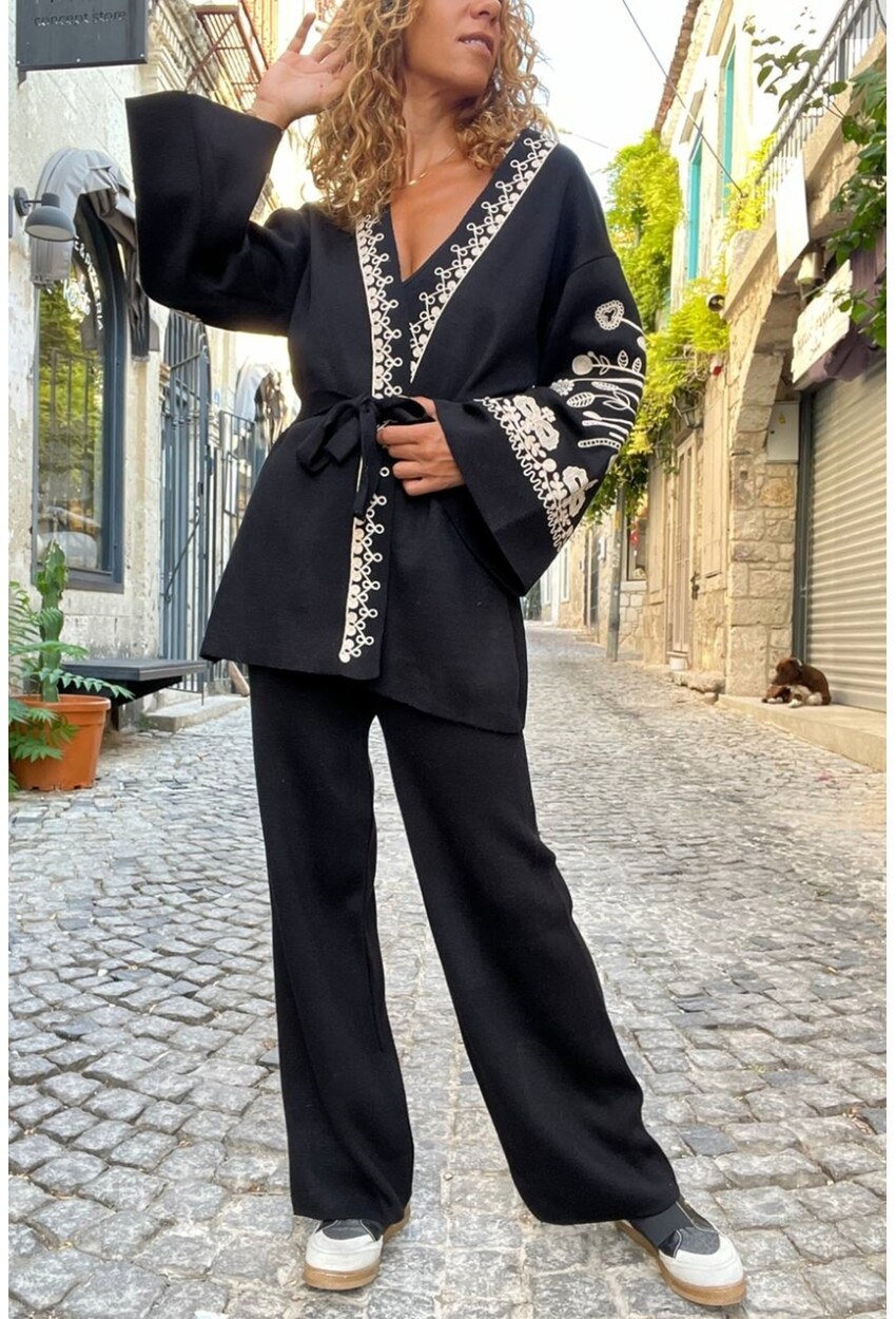 Kadın Siyah Nakışlı Kuşaklı Salaş Kimono Pantolon Takım CP-M7057