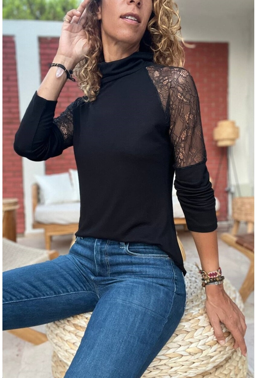 Kadın Siyah Omzu Dantel Garnili Raglan Kol Bluz BST700-T4006-1030