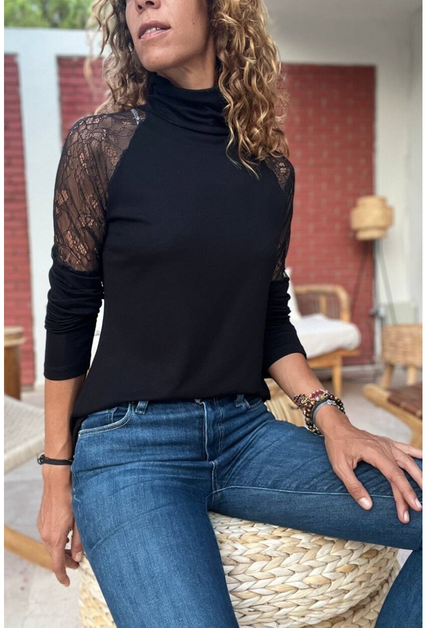 Kadın Siyah Omzu Dantel Garnili Raglan Kol Bluz BST700-T4006-1030