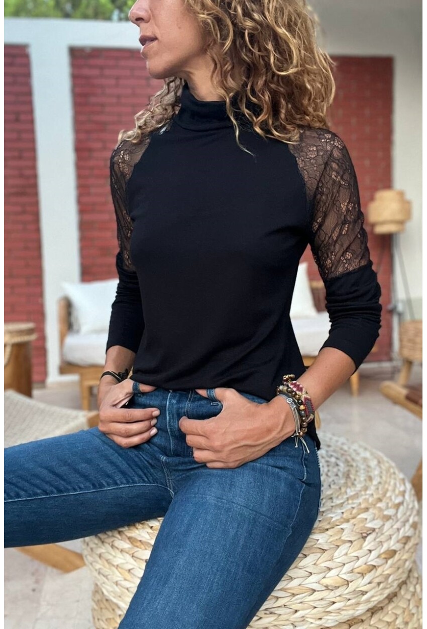 Kadın Siyah Omzu Dantel Garnili Raglan Kol Bluz BST700-T4006-1030