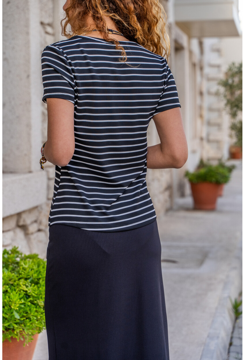 Kadın Siyah Yarım Patlı Kendinden Desenli T-Shirt BST700-3597