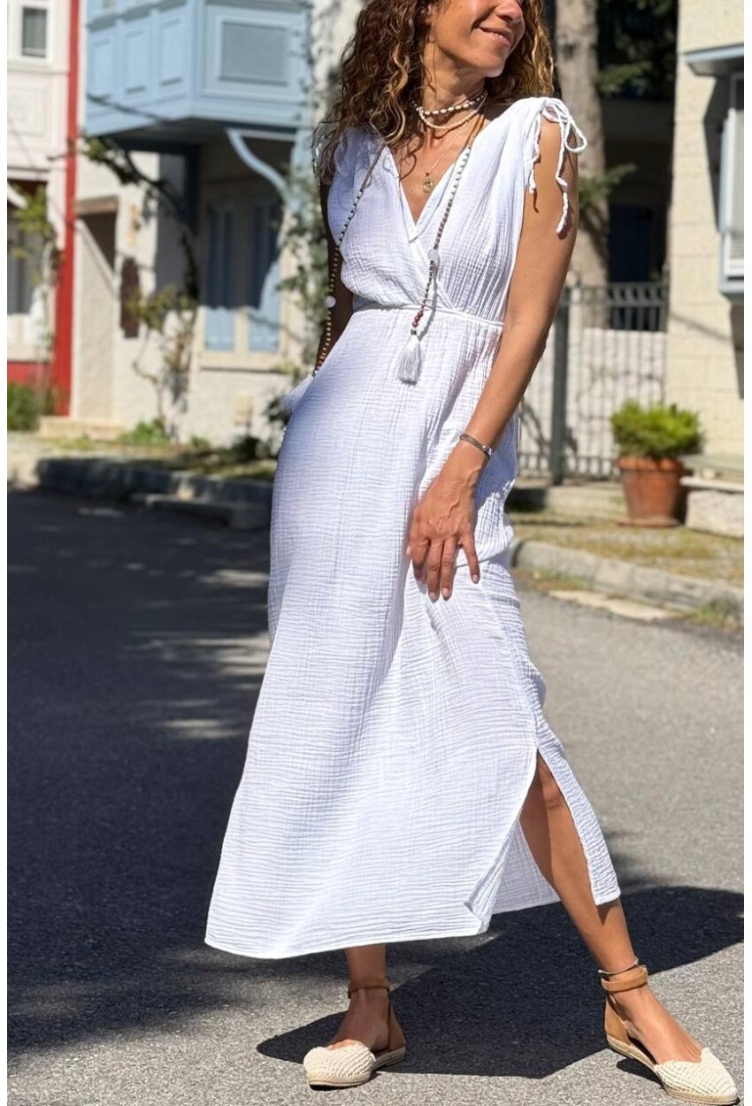 Beyaz Kruvaze Yaka Yırtmaçlı Omuzu Bağlamalı Lastikli Bel Müslin Dokuma Elbise 125 35