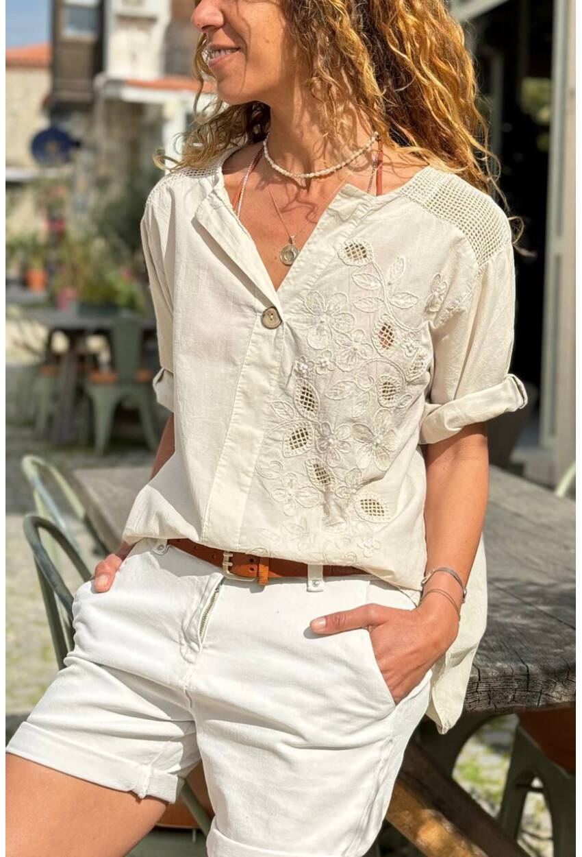 İtalyan Bej Düğmeli Yaka Yıkamalı Omzu Fileli Pul Payet Aplikeli Salaş Dokuma Bluz 70 55