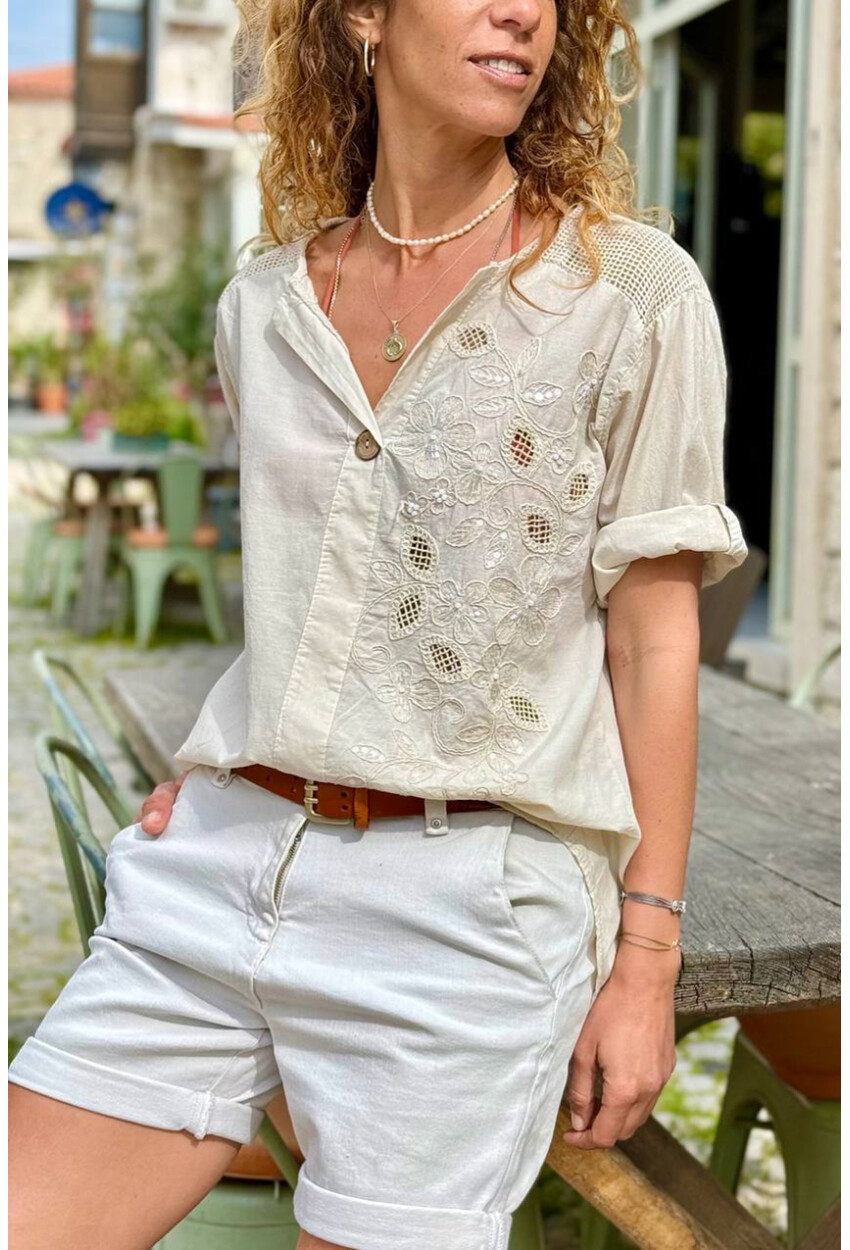 İtalyan Bej Düğmeli Yaka Yıkamalı Omzu Fileli Pul Payet Aplikeli Salaş Dokuma Bluz 70 55