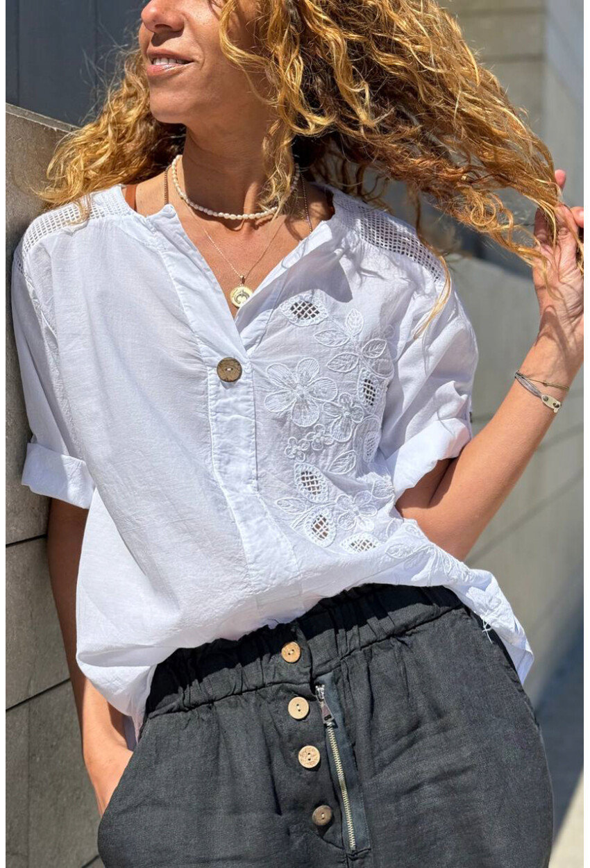 İtalyan Beyaz Düğmeli Yaka Yıkamalı Omzu Fileli Pul Payet Aplikeli Salaş Dokuma Bluz 70 55