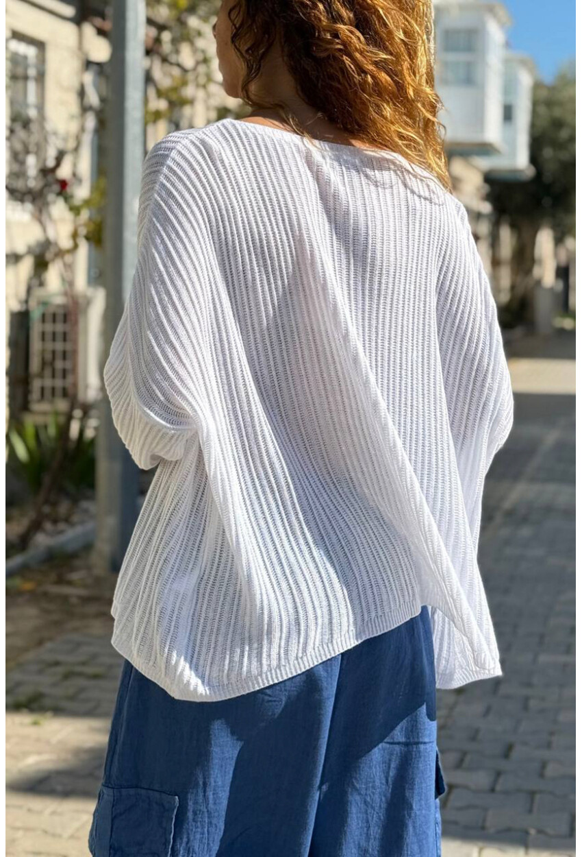 İtalyan Ekru V Yaka Ajurlu Pamuklu Salaş Dokuma Bluz 65 55