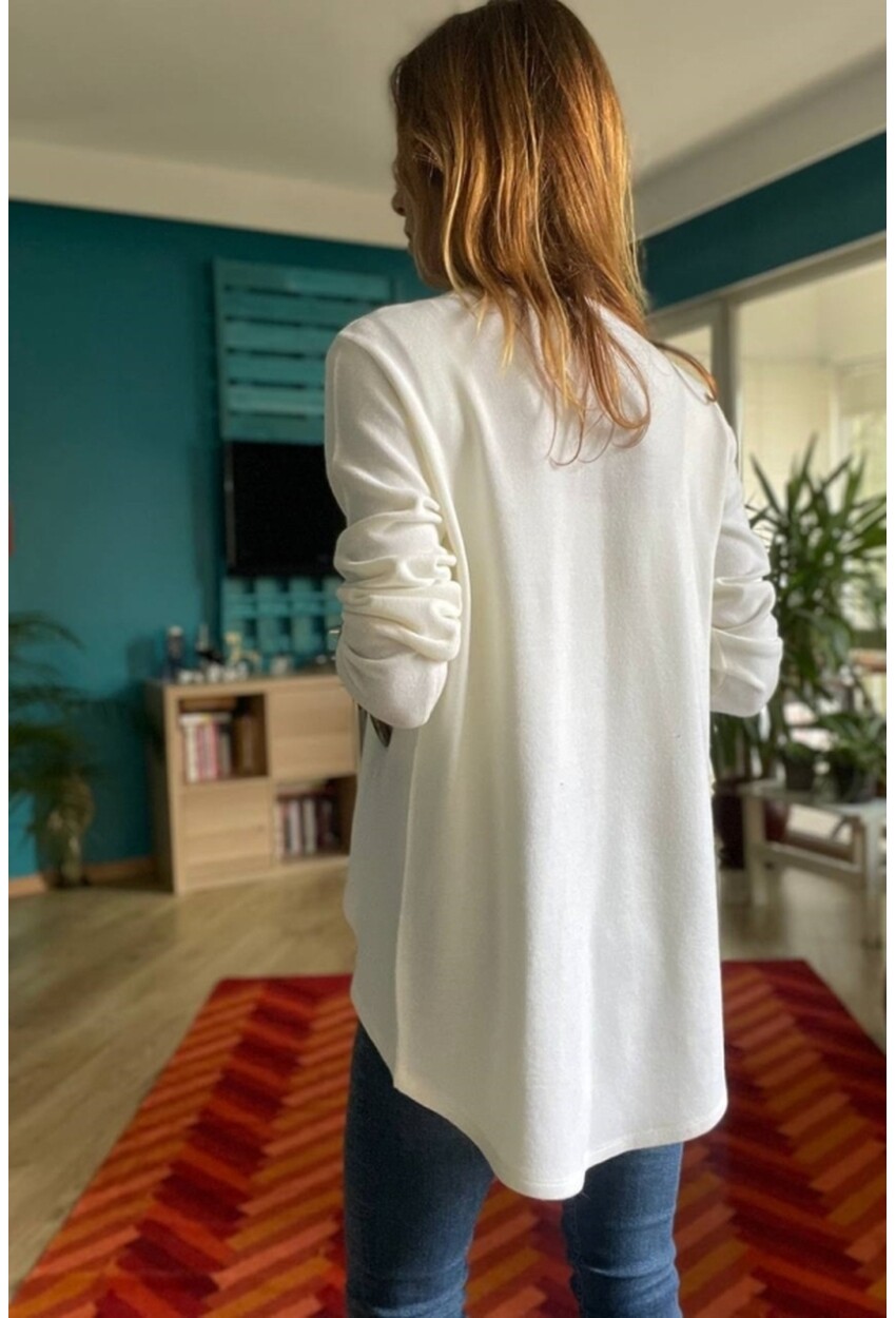 Kadın Beyaz Şal Yaka Asimetrik Kesim Düğmeli Salaş Hırka Bst3328