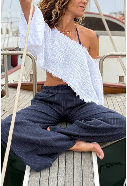 Beyaz Kayık Yaka Yıkamalı Ve Pis Dikişli Bürümcük Crop Dokuma Bluz 30 50