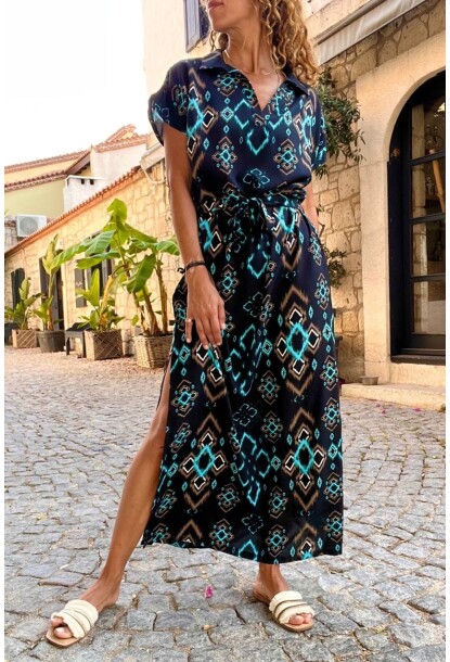 Siyah Polo Yaka Yanı Yırtmaçlı Kuşaklı Etnik Desenli Elbise BST3649