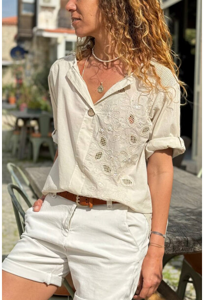 İtalyan Bej Düğmeli Yaka Yıkamalı Omzu Fileli Pul Payet Aplikeli Salaş Dokuma Bluz 70 55