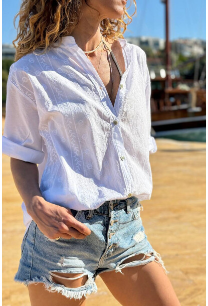 İtalyan Beyaz Hakim Yaka Etnik Desenli Yıkamalı Pamuklu Salaş Dokuma Gömlek 75 55