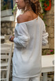 Kadın Beyaz Kayık Yaka Salaş Ajurlu İnce Örme Bluz GK-BST2977