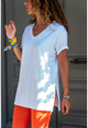 Kadın Beyaz V Yaka Yanı Yırtmaçlı T-Shirt GK-JR404