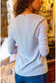 Kadın Ekru-Mavi Yakası Yırtmaçlı Çizgili Krep Bluz BST2253
