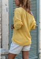 Kadın Sarı Kayık Yaka Salaş Ajurlu İnce Örme Bluz GK-BST2977