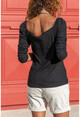 Kadın Siyah Öpücük Yaka Omzu Lastikli Bluz GK-BST2915